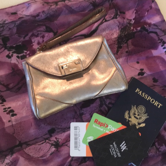 kate spade Handbags - Kate Spade Wristlet Gold